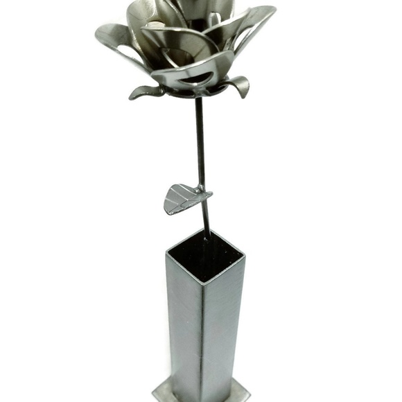 Scrap Metal Art Welded Steel Rose and Vase - Picture 7 of 8